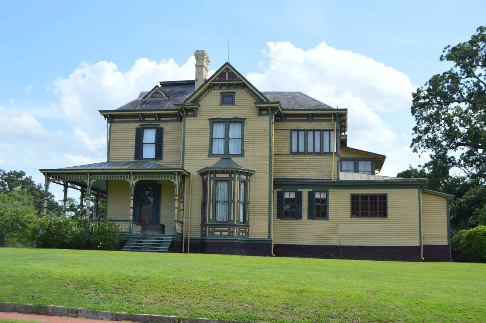 Historic home in downtown Goldsboro, North Carolina - Self Storage Goldsboro